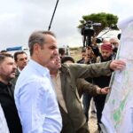 Mitsotakis, yangının harap ettiği Penteli Dağı’ndaki yeniden ağaçlandırma çalışmalarını denetledi