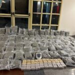 Peloponez’in kuzeyinde büyük miktarda esrar ele geçirilmesiyle ilgili iki kişi tutuklandı