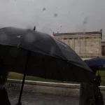 Yunanistan genelinde şiddetli hava koşulları devam ediyor, ‘Kırmızı Kod’ uyarıları yayınlandı